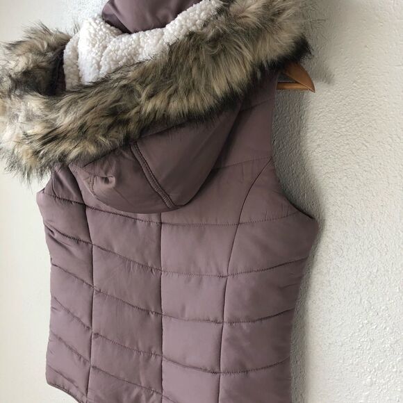 NWT Aeropostale Faux Fur Hooded Puffer Vest Size S - Picture 5 of 5